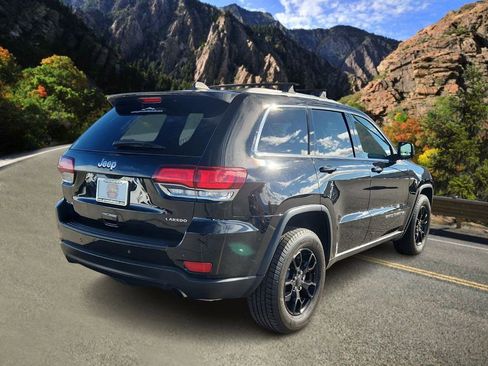 Used 2021 Jeep Grand Cherokee Laredo image 3