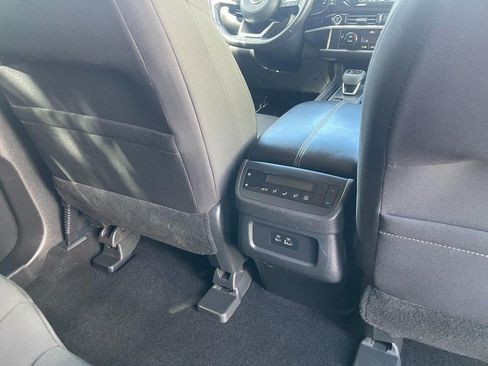 Used 2022 Nissan Pathfinder SV AWD/4WD image 15