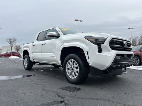 Used 2024 Toyota Tacoma SR5 image 3