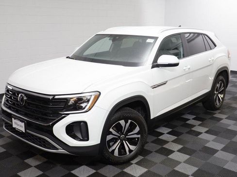 Used 2025 Volkswagen Atlas Cross Sport SE image 2