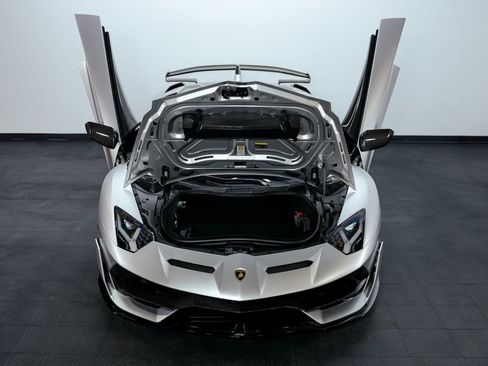 Used 2021 Lamborghini Aventador SVJ image 31