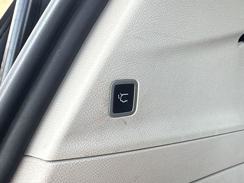 Used 2021 Chrysler Pacifica Touring-L image 27