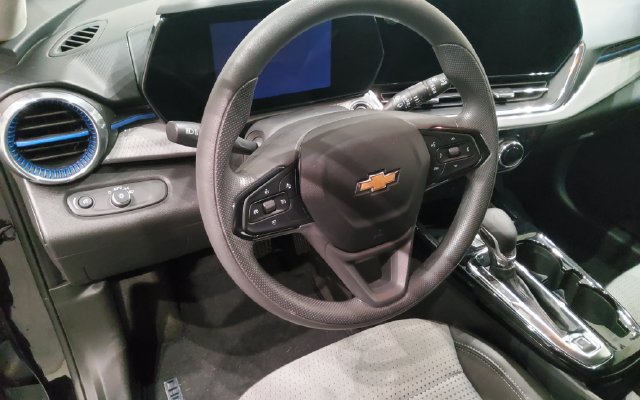 Used 2025 Chevrolet Trax LT FWD image 29