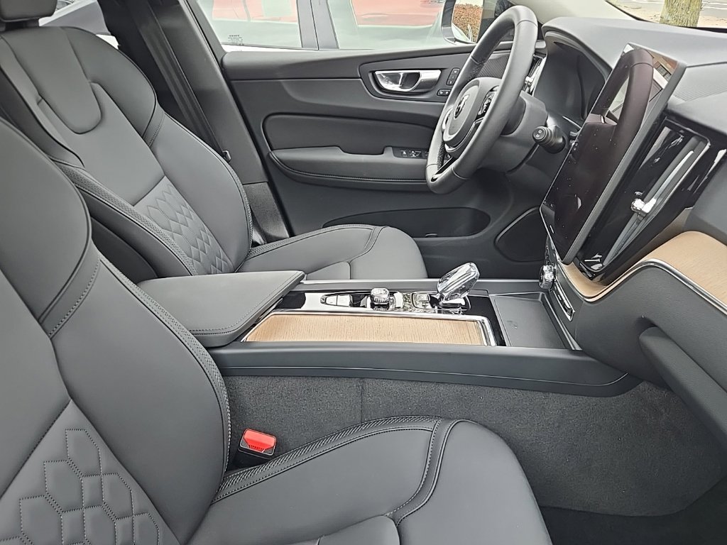 Used 2026 Volvo XC60 B5 Plus AWD/4WD image 16