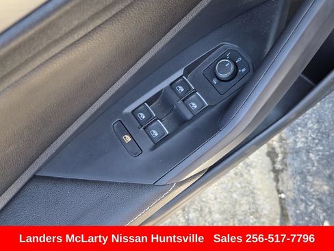 Used 2023 Volkswagen Jetta SE FWD image 23