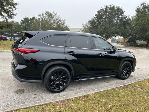 Used 2022 Toyota Highlander XLE image 5