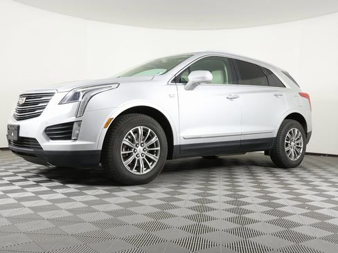 Used 2017 Cadillac XT5 Luxury image 1