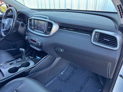 Used 2019 Kia Sorento SX w/ SX Touring Package image 16