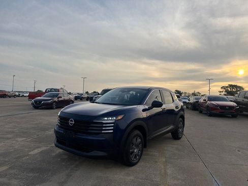 Used 2026 Nissan Kicks S FWD image 7