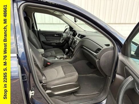 Used 2017 Chevrolet Traverse LT w/ Style and Technology Package FWD image 43