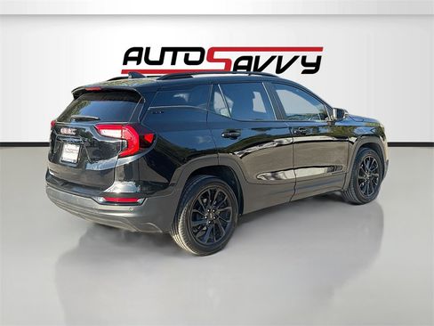 Used 2024 GMC Terrain SLE w/ Driver Convenience Package image 7