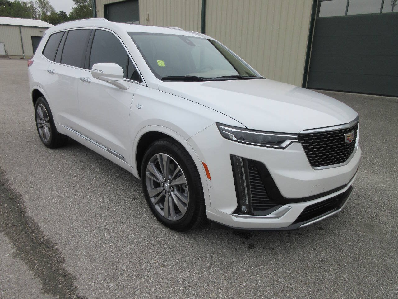 Used 2025 Cadillac XT6 Premium Luxury w/ Platinum Package FWD image 8
