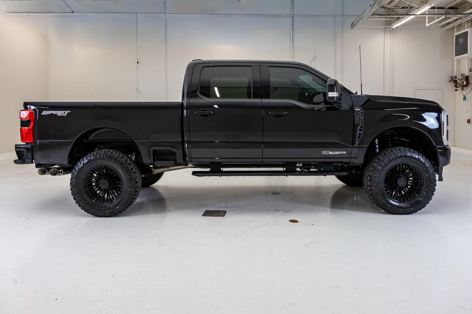 Used 2024 Ford F250 Lariat w/ Lariat Ultimate Package AWD/4WD image 11