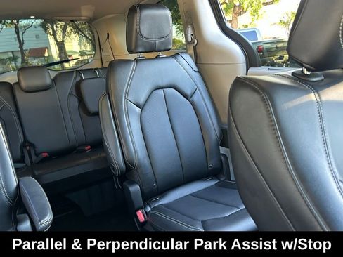 Used 2023 Chrysler Pacifica Touring-L image 16