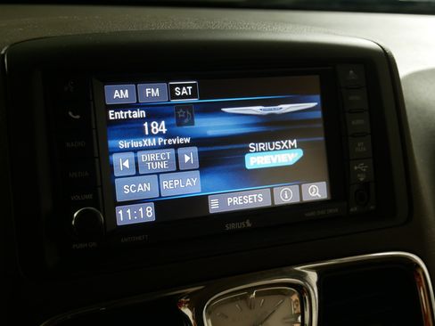Used 2013 Chrysler Town & Country Touring-L w/ Driver Convenience Group FWD image 22
