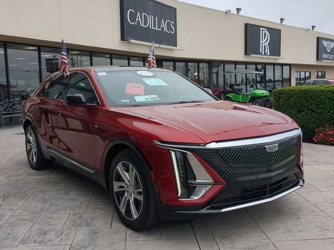 Certified 2024 Cadillac Lyriq Tech AWD/4WD image 2