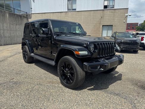 Used 2022 Jeep Wrangler Unlimited Sahara AWD/4WD image 7