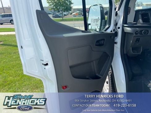 New 2023 Ford E-Transit Medium Roof image 13