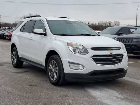 Used 2017 Chevrolet Equinox LT w/ Convenience Package image 4