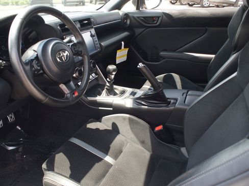 Used 2023 Toyota GR86 Premium w/ ALL Weather Mat Package (TMS) RWD image 6