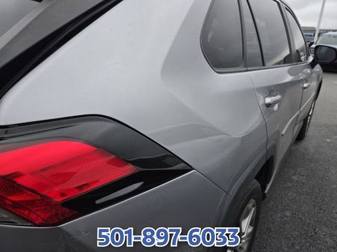 Used 2019 Toyota RAV4 XLE Premium FWD image 10