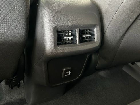 Used 2022 Chevrolet Equinox LT image 44