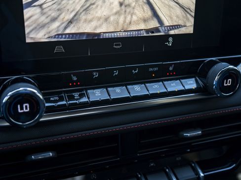 Used 2023 Chevrolet Colorado Z71 w/ Z71 Convenience Package 2 image 31