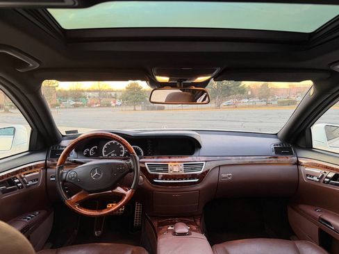 Used 2011 Mercedes-Benz S 550 image 7