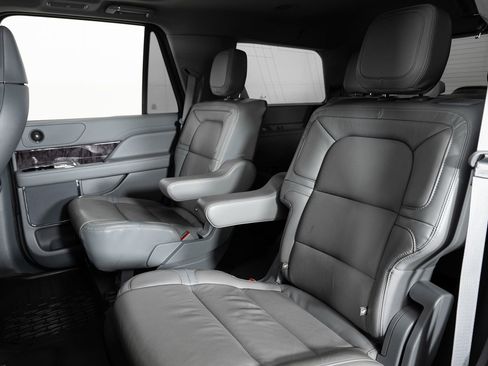 Used 2021 Lincoln Navigator Reserve w/ Cargo Convenience Package image 19