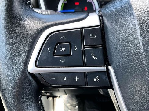 Used 2023 Toyota Highlander XLE image 17