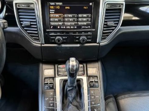 Used 2015 Porsche Macan S AWD/4WD image 19