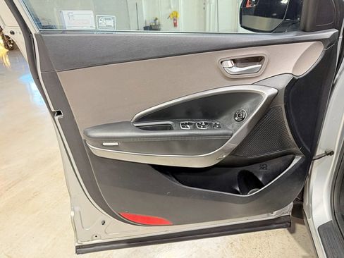 Used 2017 Hyundai Santa Fe SE image 29