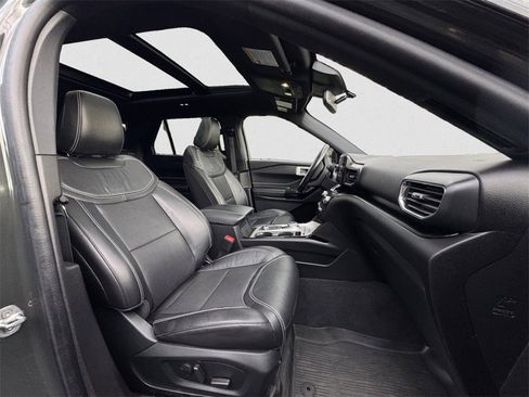 Certified 2022 Ford Explorer ST image 13