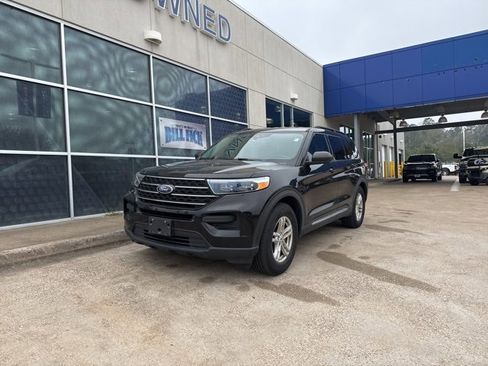Used 2021 Ford Explorer XLT image 2