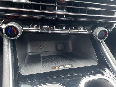 Used 2025 Chevrolet Traverse Z71 image 37