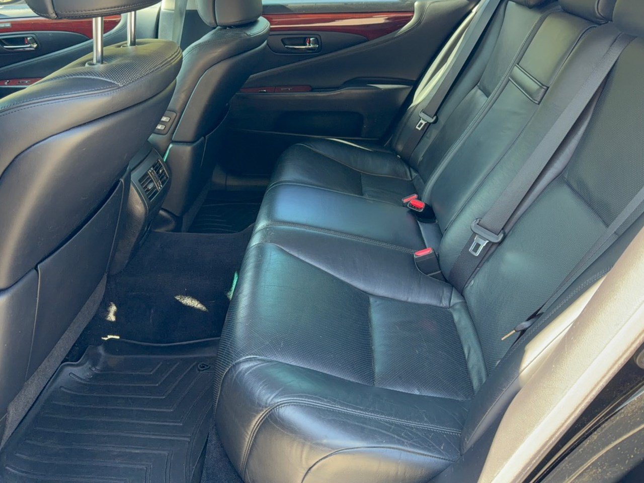 Used 2012 Lexus LS 460 w/ Comfort Pkg RWD image 25