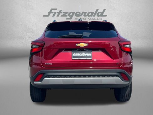 Used 2025 Chevrolet Trax LT FWD image 7