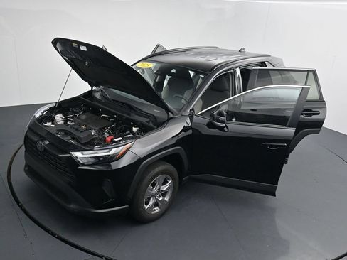 Used 2025 Toyota RAV4 XLE AWD/4WD image 40