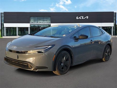 Used 2026 Toyota Prius LE image 2