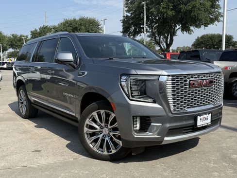 Used 2022 GMC Yukon XL Denali RWD image 2