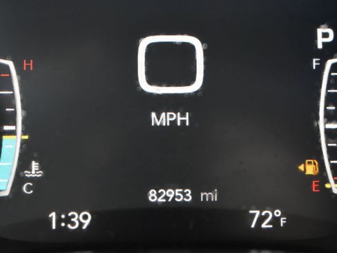 Used 2023 Chrysler Pacifica Touring FWD image 35