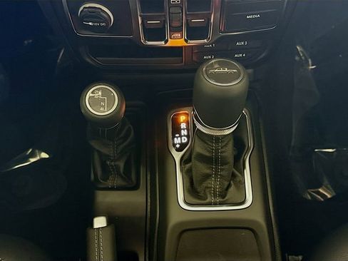 New 2025 Jeep Gladiator Sport image 16