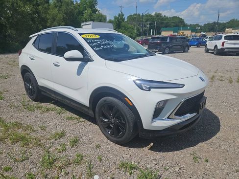 Used 2024 Buick Encore GX Sport Touring FWD image 2