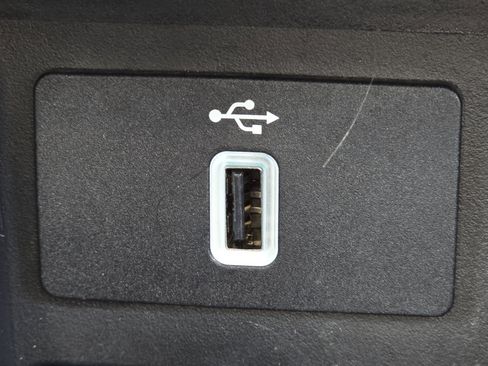 Used 2019 Ford Explorer XLT w/ Equipment Group 202A image 9