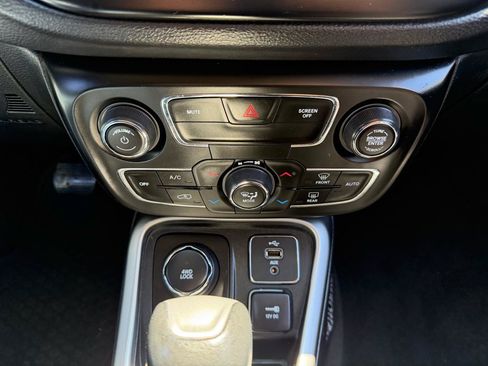 Used 2018 Jeep Compass Latitude w/ Popular Equipment Group AWD/4WD image 14