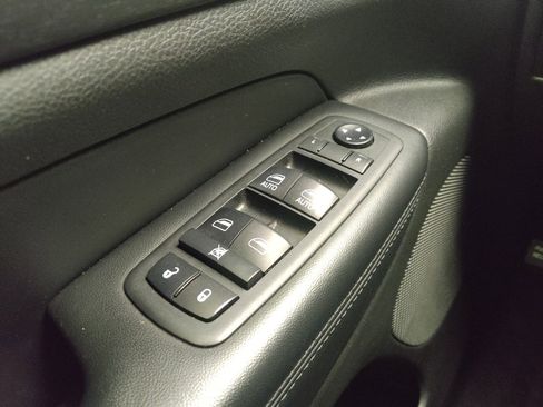 Used 2018 Jeep Grand Cherokee Altitude image 27