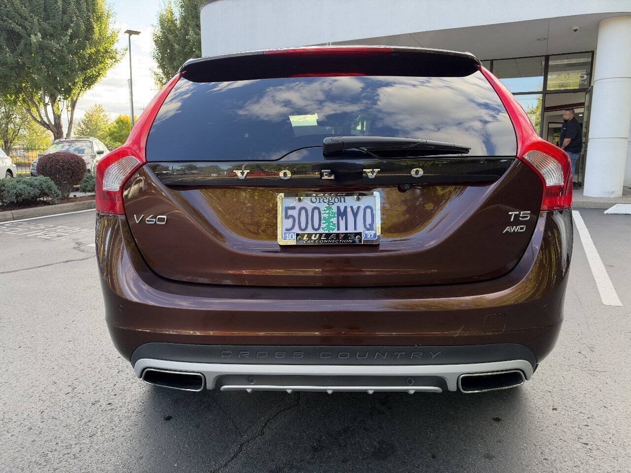 Used 2017 Volvo V60 T5 Cross Country Platinum w/ Climate Package AWD/4WD image 4