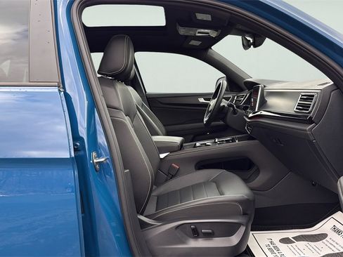 Used 2025 Volkswagen Atlas Cross Sport SEL R-Line image 11