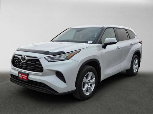 Used 2024 Toyota Highlander XLE AWD/4WD image 7