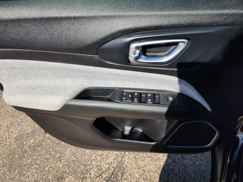 Used 2025 Jeep Compass Sport AWD/4WD image 17